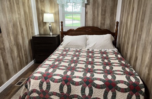 Dunlap Cabaña | Cozy 2 Bedroom Guesthouse at High Corner Farm