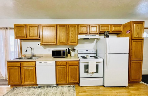 Montrose Casa | Cozy 2 Bedroom Home on Lake Vermillion with Lake Views and Ice Fishing Access