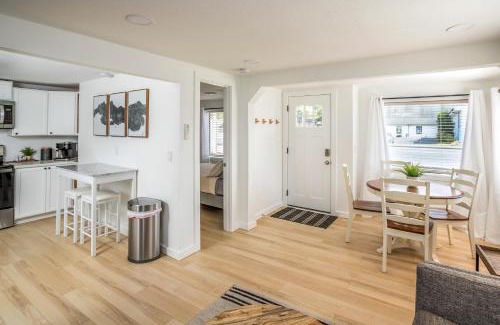 Seaview Casa | Cozy 2 Bedroom Home, Private Backyard with Hot Tub