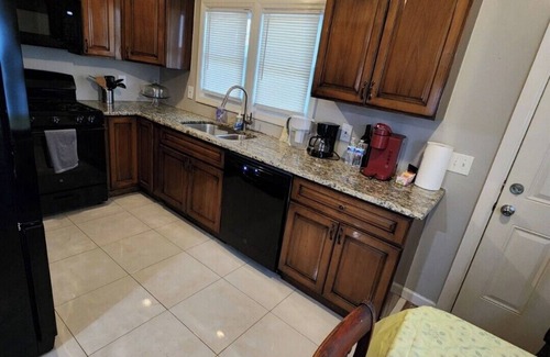 Teaneck Casa | Cozy 2-bedroom house in welcoming Teaneck with AC, WiFi