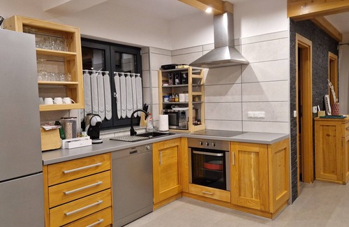 Vrelo Korenicko Casa | Cozy 2-bedroom house with WiFi, AC in beautiful Korenica