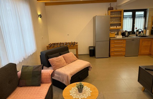 Vrelo Korenicko Casa | Cozy 2-bedroom house with WiFi, AC in beautiful Korenica