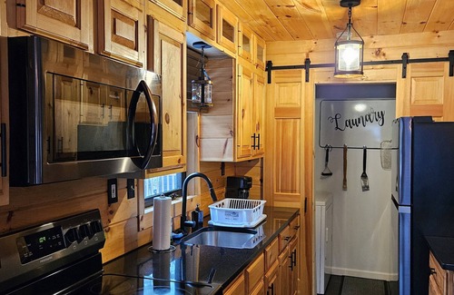 Lake Harmony Casa | Cozy 2 Bedroom In the Woods! Firepit! Peaceful place for romantic getaway!