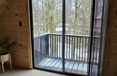 Lake Harmony Casa | Cozy 2 Bedroom In the Woods! Firepit! Peaceful place for romantic getaway!