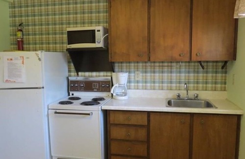 Sauble Beach Cabaña | Cozy 2 Bedroom Located In The Heart Of Downtown Sauble