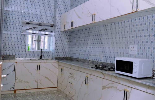 Nnewi Apartamento | Cozy 2-Bedroom Luxury Apartment With AC, WiFi, Solar, BoreHole Water, CCTV Nnewi