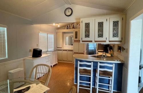 Port Isabel Casa | Cozy 2-bedroom mobile home in awesome Port Isabel with WiFi, AC
