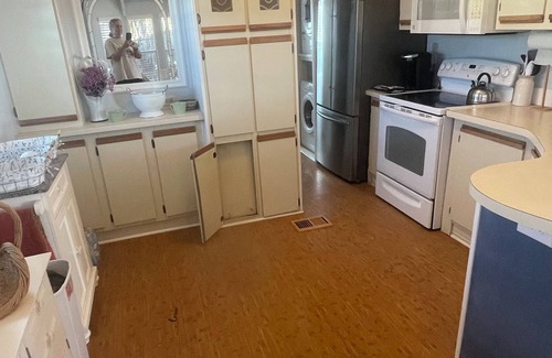 Port Isabel Casa | Cozy 2-bedroom mobile home in awesome Port Isabel with WiFi, AC