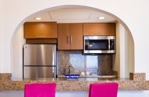 Puerto Vallarta Complejo | Cozy 2-bedroom resort with WiFi, fitness room in charming Puerto Vallarta