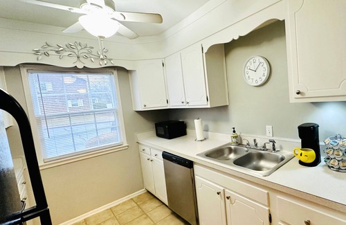 Winston - Salem Casa | COZY 2 Bedroom NEAR Hanes Mall
