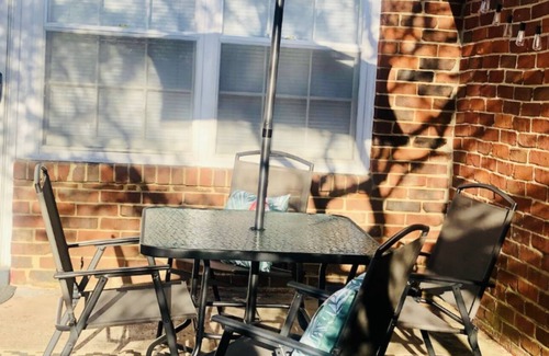 Winston - Salem Casa | COZY 2 Bedroom NEAR Hanes Mall