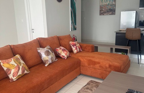 North Ridge Casa | Cozy 2-bedroom penthouse apartment in heart of Accra with WiFi, AC, fitness room