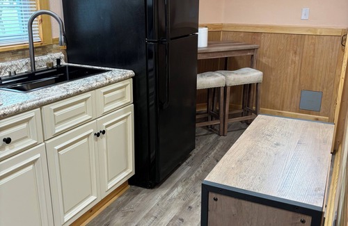 Jacksonville Cabina | Cozy 2 bedroom pet friendly cabin in great location with all the extra's