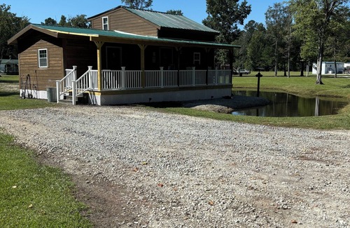 Jacksonville Cabina | Cozy 2 bedroom pet friendly cabin in great location with all the extra's