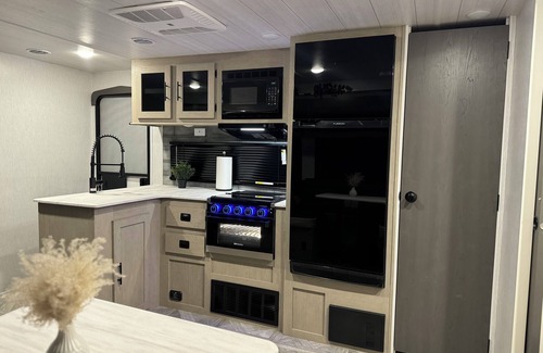Las Vegas Casa | Cozy 2-bedroom RV in fabulous Las Vegas Close to downtown with WiFi and A/C