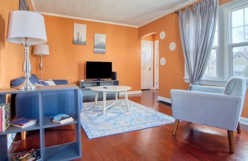 Speedway Casa | Cozy 2-bedroom Speedway home. Walk to the track!