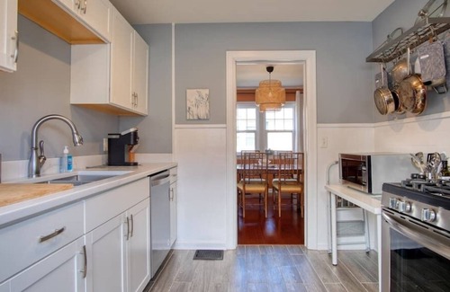 Speedway Casa | Cozy 2-bedroom Speedway home. Walk to the track!