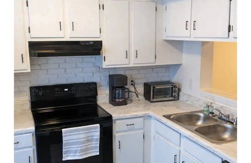 Northwest Casa | Cozy 2-bedroom townhouse close to the beach.