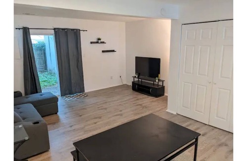 Northwest Casa | Cozy 2-bedroom townhouse close to the beach.