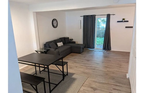 Northwest Casa | Cozy 2-bedroom townhouse close to the beach.