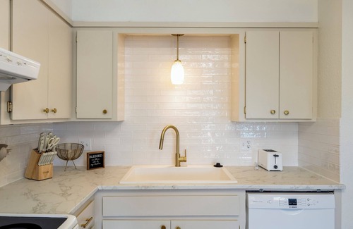 Oklahoma City Casa | Cozy 2-bedroom townhome in lovely Oklahoma City with WiFi, lake, restaurants.