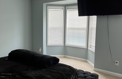 Riverdale Casa | Cozy 2-bedroom townhome with WiFi, AC in soothing College Park