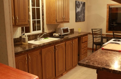 Wofford Heights Cabina | Cozy 2-bedroom cabin with spectacular endless view of lake Isabella. Hot tub.