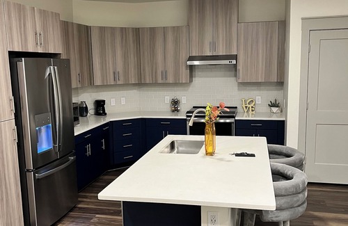 Addison Apartamento | Cozy 2- bedroom with Smart TV’s, AC, WiFi, huge pool in amazing Area of Addison
