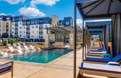 Addison Apartamento | Cozy 2- bedroom with Smart TV’s, AC, WiFi, huge pool in amazing Area of Addison