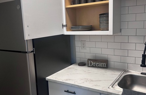 Avondale Apartamento | Cozy 2-bedroom with WiFi & Off Street Parking. Near Zoo, Hospitals, Xavier, & UC