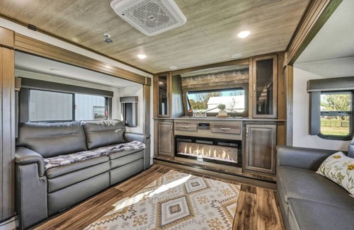 Pine Grove Casa | Cozy 2-Guest RV on Nature Farm