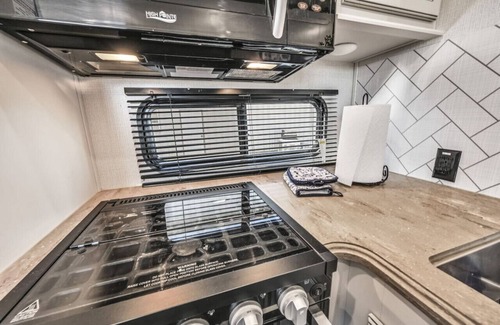 Pine Grove Casa | Cozy 2-Guest RV on Nature Farm