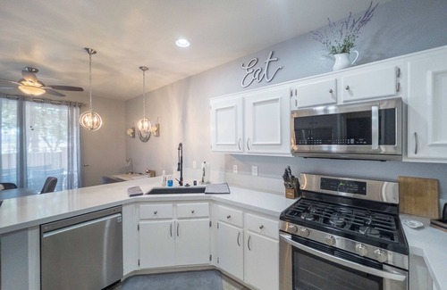 Green Valley Ranch Condominio | Cozy 2-Master bedroom condo with private bathrooms located near The District.