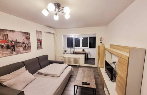 Militari Apartamento | Cozy 2-Room Apartment, Steps away from subway!