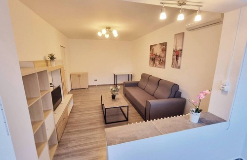 Militari Apartamento | Cozy 2-Room Apartment, Steps away from subway!
