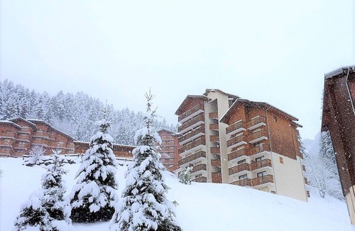 Saint-Jean-dʼAulps Apartamento | Apartamento a pie de pistas con balcón y vistas, 1 dormitorio y coin montagne