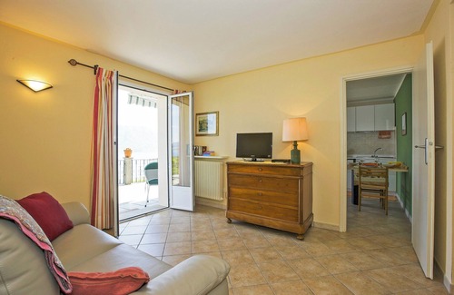 Gonte Apartamento | Acogedor apartamento 2½-habitación con terraza y fantásticas vistas del lago
