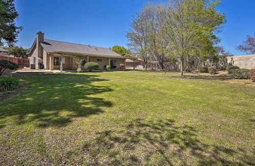 Greenacres Casa | Cozy 2300 sqft Bakersfield Home w/ Spacious Backyard