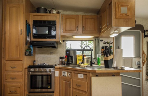 Babb Casa | Cozy 27’ Glamping Trailer Home Overlooking the East Side Glacier National Park