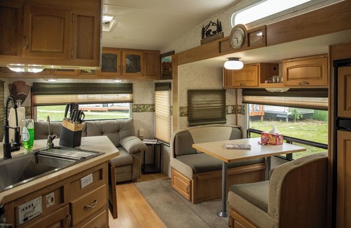 Babb Casa | Cozy 27’ Glamping Trailer Home Overlooking the East Side Glacier National Park