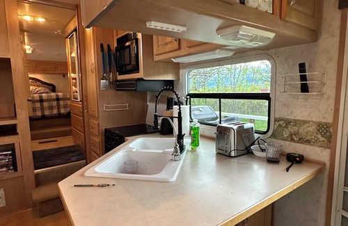 Babb Casa | Cozy 27’ Glamping Trailer Home Overlooking the East Side Glacier National Park