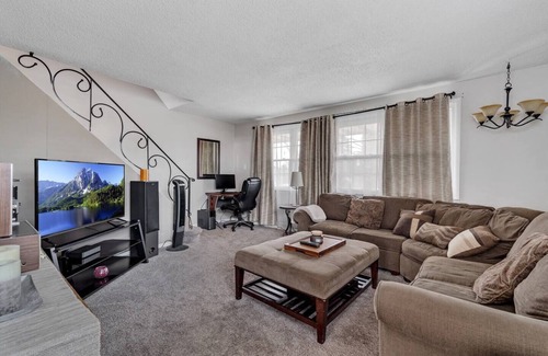 Swarthmorewood Casa | Cozy 2B/1B by Swarthmore w Driveway!