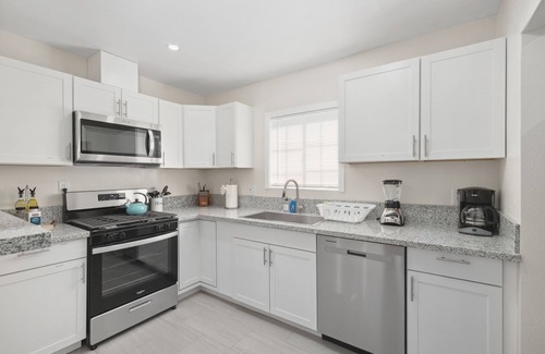 Raisin Casa | Cozy 2B/1Bth on Peaceful Street