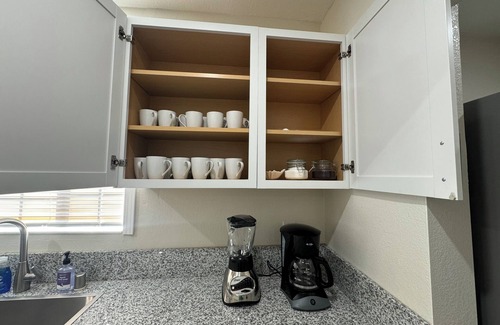 Raisin Casa | Cozy 2B/1Bth on Peaceful Street