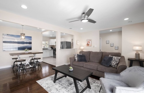 Fresno Casa | Cozy 2B/1Bth w EasyA to US99 and Nat'l Parks