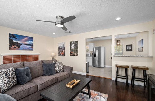 Raisin Casa | Cozy 2B/1Bth w Great Access to Airport