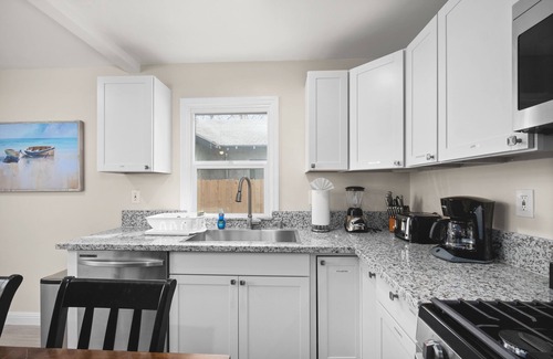 Fresno Casa | Cozy 2B/1Bth w Spacious Parking inside Fence