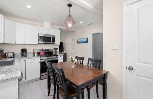 Fresno Casa | Cozy 2B/1Bth w Spacious Parking inside Fence