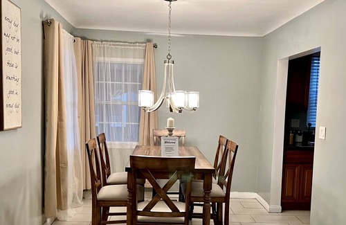 South Gate Casa | Cozy 2B home, free parking on premise, & near LAX