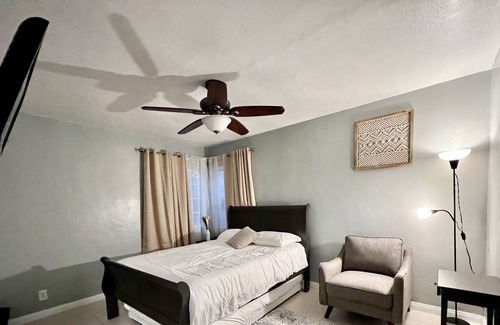 South Gate Casa | Cozy 2B home, free parking on premise, & near LAX
